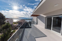 Odličan apartman u blizini plaže, prvi kat, Vodice