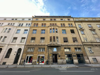 Odlična lokacija - Troipolsobni stan u centru Zagreba na trećem katu s