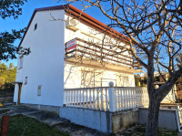 Održavana komforna kuća s velikom okućnicom, Karin Gornji, 150 m2
