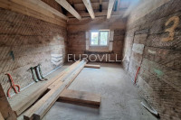 Ogulin, kuća 180 m², centar grada, renovirano