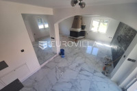 Ogulin, kuća 268 m², novouređena, odlična lokacija, blizina centra