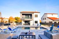 Okolica Dobrinja, moderna kuća s bazenom, mirna lokacija!