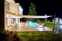 Okolica grada Krka, moderna kuća s bazenom!