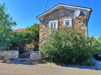 Okolica Šila, renovirana kamena kuća s garažom i okućnicom!