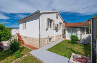 Okolica Trogira, samostojeća kuća u blizini mora, prodaja