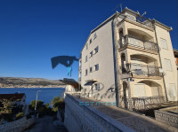 Okrug Donji, velika apartmanska kuća s pogledom na more, 591 m2