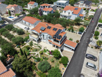 Okrug Gornji, 2-sobni stan, garaža, podrum 253 m2 + vrt 360 m2