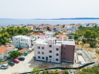 Okrug Gornji, dvosoban stan S4 s lođom i bazenom, novogradnja
