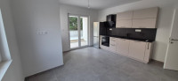 Okrug Gornji – novogradnja 350 m od mora, odmah useljivo