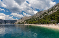 OMIŠ- Ekskluzivno zemljište prvi red uz more