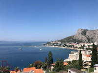 OMIŠ – GRAĐEVINSKO ZEMLJIŠTE S PRAVOMOĆNOM GRAĐEVINSKOM DOZVOLOM ZA LU