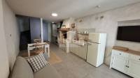OMIŠALJ-Stan 80 m² u renoviranoj kamenoj kući