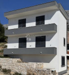 Omiška rivijera - Kuća s otvorenim pogledom na more