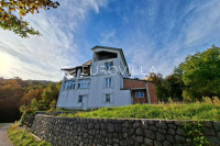 Opatija, Bregi, kuća 400 m² sa tri garaže i pogledom na more