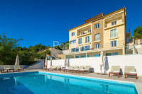 OPATIJA - BREGI, luksuzna vila s 4 stana, infinity bazenom i pogledom
