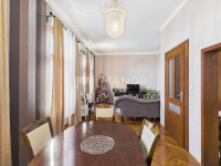 OPATIJA, CENTAR - Etaža u prekrasnoj vili s pogledom i okućnicom, 90 m
