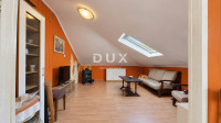 Opatija, centar, trosoban stan u potkrovlju, 150 m od mora, 82m2