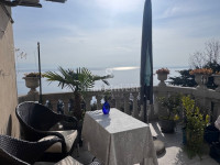 OPATIJA, etaža od 92.22 m2 u staroj vili s pogledom na na cijeli Kvarn