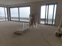 OPATIJA-luksuzan stan, 3S+DB sa bazenom, dva garažna parkirna mjesta i