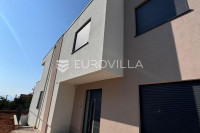 Opatija, Pobri, troetažni stan za najam, 213,94m2