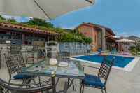 Opatija, Poljane, dvije kuće, 223 m2 s bazenom