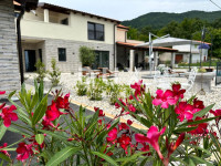OPATIJA, POLJANE - Prekrasna vila s bazenom i pogledom na more na osam