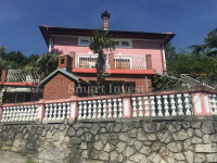 OPATIJA, samostojeća kuća 260 m2 s terasama i pogledom na more