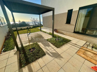 OPATIJA, stan 2S+DB s vrtom, u novogradnji s pogledom na more