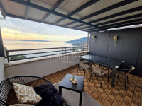 OPATIJA, stan s pogledom na more, garažom i okućnicom od 300 m2