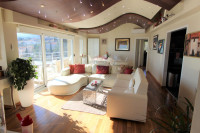 OPATIJA - VOLOSKO - PROSTRANI STAN U BLIZINI MORA