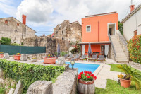 Oprtalj, kuća 139 m2 sa čarobnim pogledom!