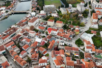 Opuzen, centar, poslovni prostor 64m2