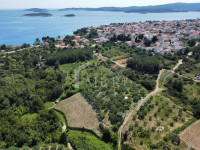 OREBIĆ- Građevinsko zemljište (4601m²), 400m od mora