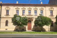 Osijek, Centar, trosoban stan u renoviranoj starogradnji, prizemlje 80