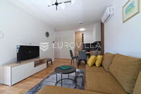 Osijek, Donji Grad, iznajmljuje se novouređen stan površine 50 m²