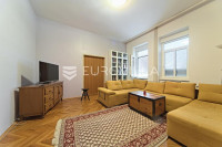 Osijek, Donji grad, Trosoban stan 105 m² u blizini bolnice, prizemlje