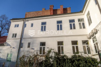 Osijek, Gornji grad, Centar, dvoetažni trosoban stan u renoviranoj sta