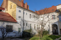 Osijek, Gornji grad, Centar, dvosoban stan u renoviranoj starogradnji,