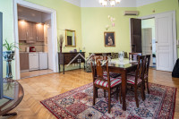 Osijek, Prostran stan u secesijskoj zgradi sa terasom 100 m²