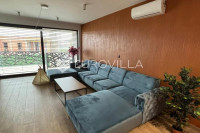 Osijek, Retfala, prostrani peterosoban stan u novogradnji s terasom i