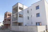 Osijek, Retfala, stan u urbanoj vili 100 m2 prizemlje sa dvorištem 50