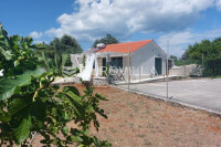 Otok Brač, Škrip, kuća s zemljištem