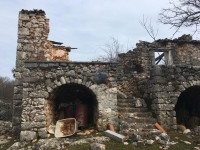 OTOK CRES - ruševina za rekonstrukciju