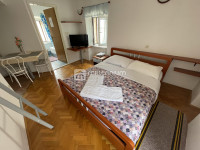 Otok Krk, centar, kuća sa 7 apartmana