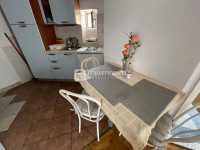 Otok Krk, Centar, tri kuće sa 7 apartmana