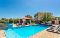 Otok Krk, Dobrinj, 300m2, samostojeća kuća s bazenom i velikom okućnic