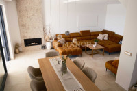 OTOK KRK, LINARDIĆI - Villa s terasom i bazenom, 180 m2