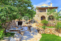 OTOK KRK, MALINSKA - AUTOHTONA VILA S POGLEDOM NA MORE, 260 m2