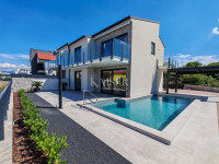 Otok Krk, Malinska- luksuzna vila 208m2 s bazenom i pogledom na more