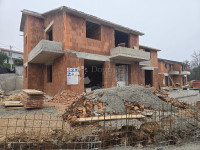 Otok Krk, moderna kuća sa bazenom,okućnicom u izgradnji